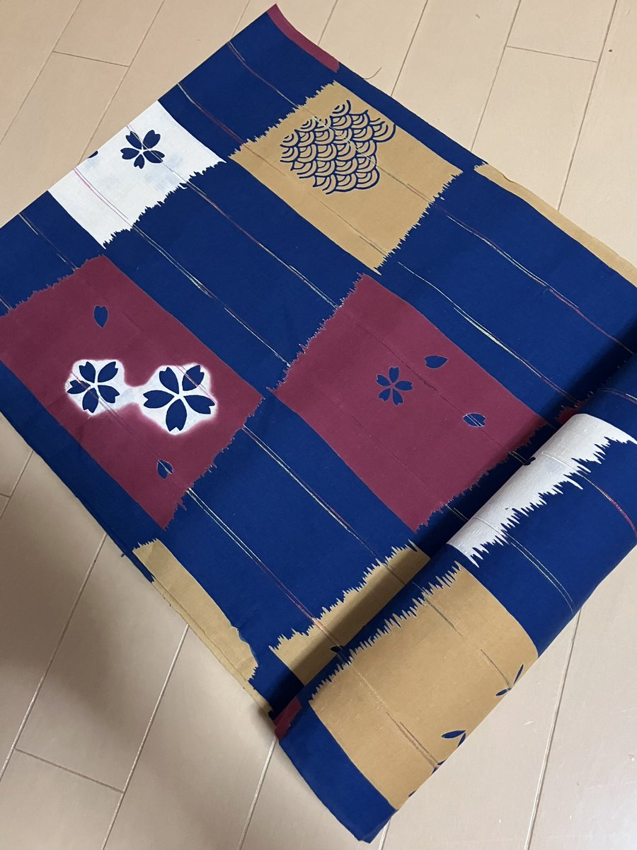 kimonokaede's tweet photo. 粋な浴衣の反物から、ワンピースを仕立てました✨

こちらの反物、かなり私のお気に入りです🎵 https://t.co/UXE7Y8i9Ok