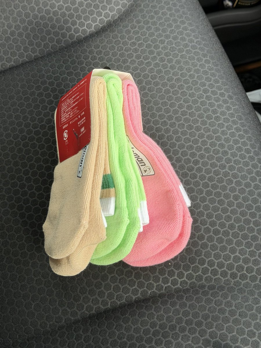 Mago_DIY's tweet photo. しま◯らクオリティ😂
色違いすぎてビックリ😱 https://t.co/uYpCMPUfrl