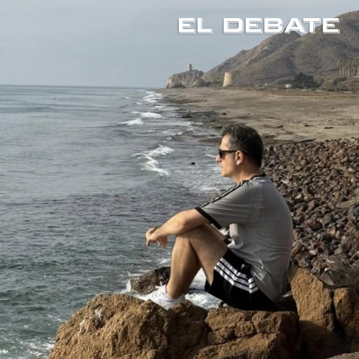 crpandemonium's tweet photo. A ver si encontráis las 10.000 diferencias entre la playa de los ciudadanos ceutíes y las playas de las vacaciones de los señores marqueses del Gobierno. https://t.co/cFam99CkcI