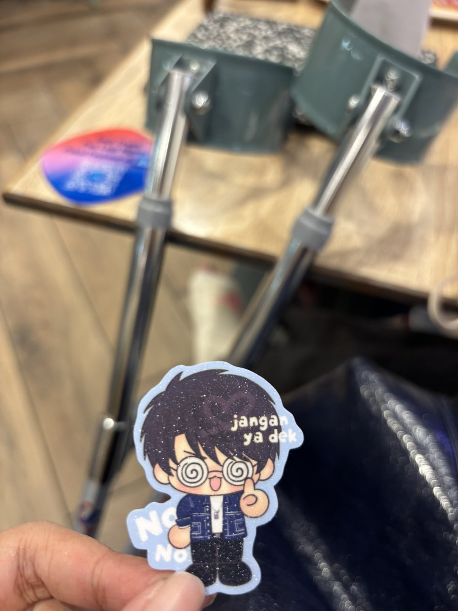 vermaxxing's tweet photo. Pas bgt sticker ini tinggal 1, berasa diingetin abang wkwkk krn dengan gagahnya gue ke Tomoland with a cast on my leg 

Literally stand hopping deh wkwkkwkw

Jangan ya dek ya https://t.co/mV3r51u7y0