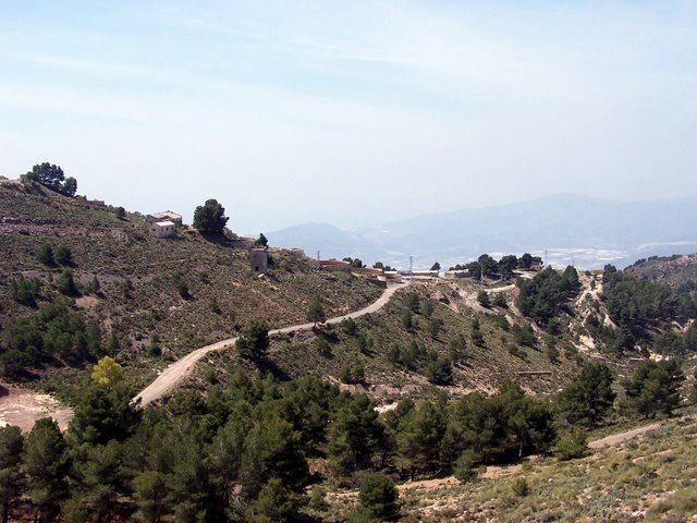 Senderosalmeria's tweet photo. Una pista forestal serpentea hacia las ruinas de los lavaderos de El Segundo, en Berja. En este complejo minero, situado a unos 1400 m de altitud, destacan sus balsas de centrifugación. Sierra de Gádor, Almería. https://t.co/vD448fqVzA