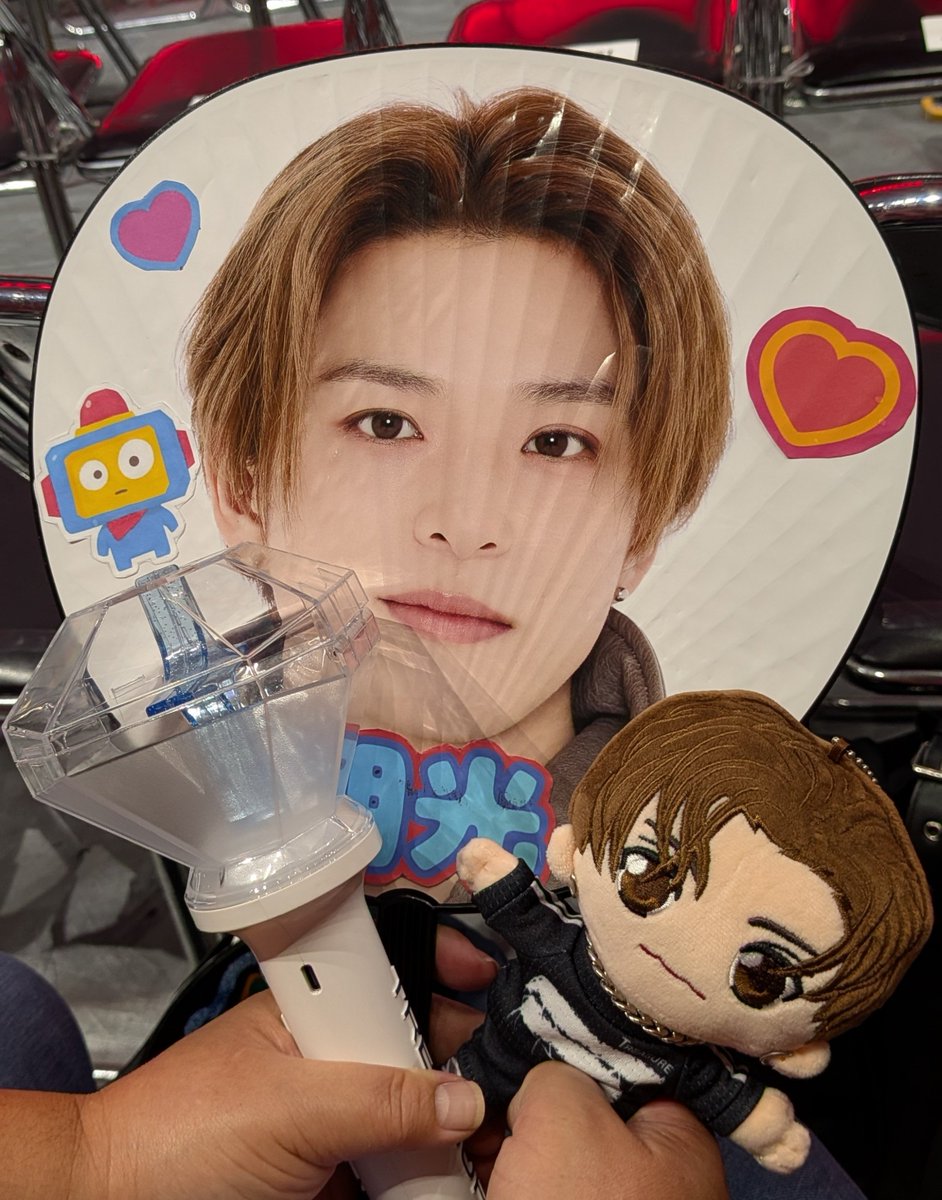 seimama11's tweet photo. treasure LIVE in福井
めっちゃよかった😆
席は一般席なのにアリーナの1番後〜💦でもメンバー近くにくるゲームもあって🤩✨✨
そして娘がグリひいてくれて😭
無事推しからはじめてペンサ貰えたよ😭😭ありがとうございますぅ
やっぱ最高👍
#TREASURE
#THESTAGE_NEWWAV_LIVE_IN_JAPAN https://t.co/hJomRpl2DZ