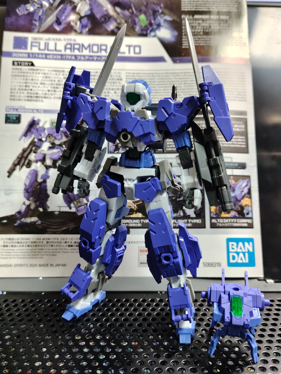 rajialu's tweet photo. フルアーマーアルト作った〜
こいつが人気なの分かる気がしますわ〜
素の状態でもカッコいいけど、各アーマー自体が改造にうってつけだし、何よりプレバンの特務仕様のパーツまで入ってて至れり尽くせりなんだもの〜正直改造するのにもう2、3個欲しいですね( ´∀｀)
#30MM https://t.co/JVCaQDaZVX