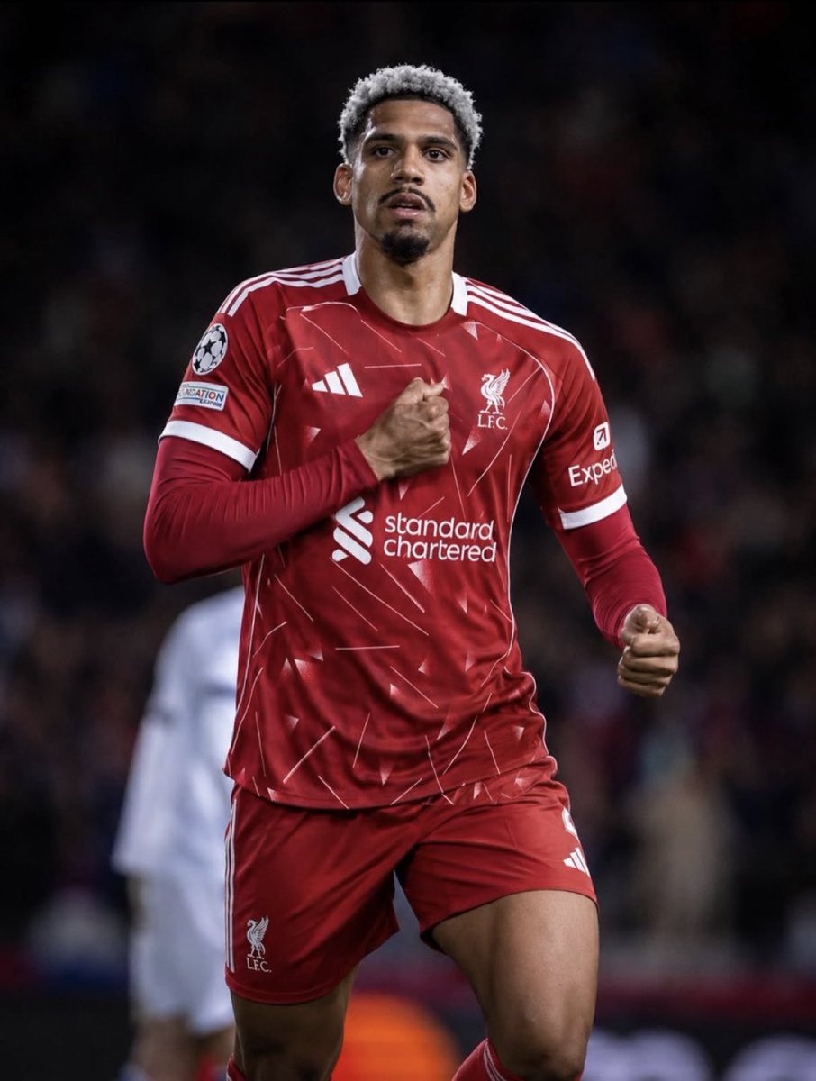 99FootBall0's tweet photo. 🚨🔴 Ronald Araújo is heading to Merseyside today! He’s set to complete his Liverpool medical as the move gets closer. 👀

The deal is a loan with Liverpool covering his full salary, plus a €55M option to buy. 🔥

#Liverpool #Araujo #FYP #Viral #Trading https://t.co/FN6Vt8GfTK