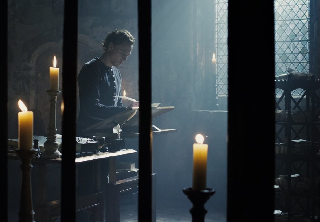MilicaPloca's tweet photo. #ShakespeareSunday ☀️ ''Sometime too hot the eye of heaven shines/ And often is his gold complexion dimmed..."-Sonnet 18-
#TomHiddleston #PrinceHal https://t.co/mXRkAQwpyJ