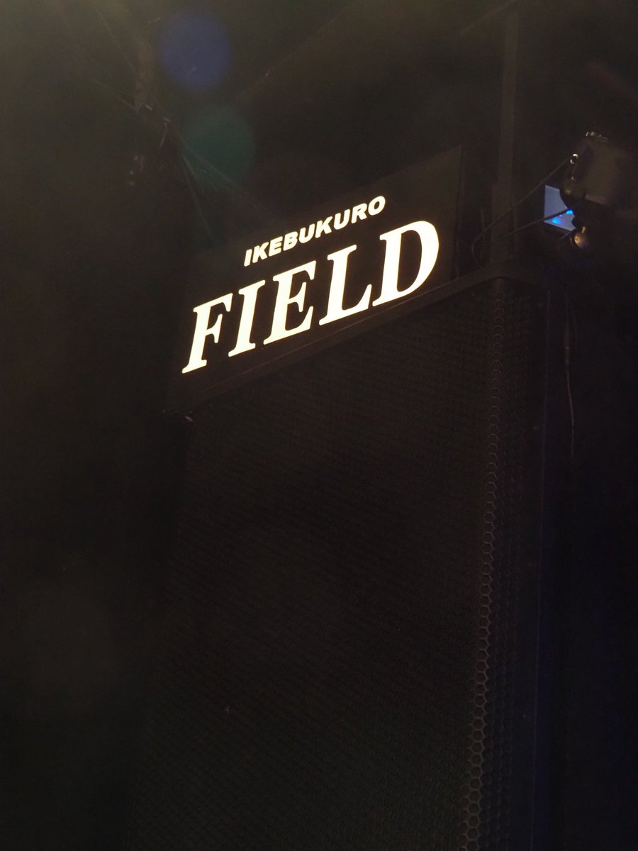 kunimac151007's tweet photo. 池袋FIELDでの竹之内麻里さん主催の「No Title Live」で
お誕生日、出演の方々からお祝いを
私からも、あらためて「おめでとうございます」
多くの方々の歌声を聴くきっかけとなるライブの主催、これからもよろしくお願いします。
今回は歌声も聴きたいな〜
みんな箱に行こう！
#竹之内麻里
#池袋FIELD https://t.co/bgxk2gAgBY