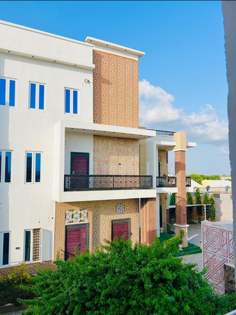 biggy_uj's tweet photo. Rayuwa kenan.. Ga gida har gida, gida na alfarma Dawisu ya gina ya barshi har an sa shi kasuwa amma an rasa mai saye.
Da za a samu wani ya saya through ni in samu commission din da na warware nima.

Location: Kofar Kaura, Katsina
Price: 180 Million Naira only 

Come and buy🙏🙏🫡 https://t.co/22StrjUwa6