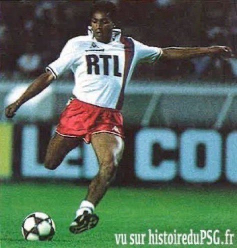 MaillotsPSG's tweet photo. 09/08/1985. Le #PSG poursuit son début de saison quasi parfait avec une 5ème victoire (et un nul) en 6 matchs en disposant de l'@OM_Officiel : 2️⃣-0️⃣
⚽️ @Fernandez_beIN, Jacques
🔗 https://t.co/m5lDFTn4Qn
🎦 https://t.co/61u4tbg393
#PSGOM https://t.co/w54UqDlflW