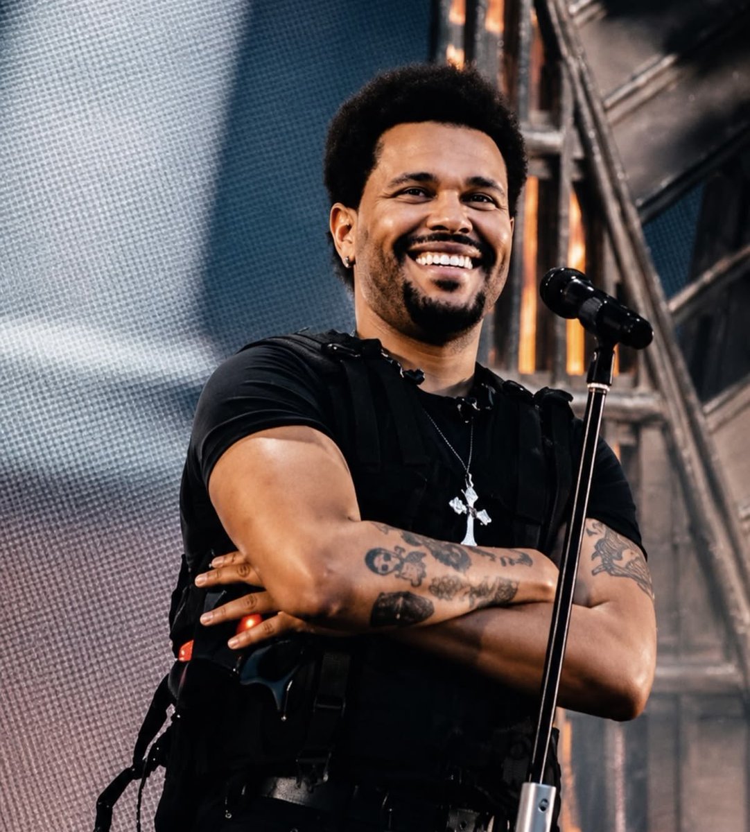 FrenchRapUS's tweet photo. 🚨 ALERTE GÉNÉRALE ! 

THE WEEKND SORT DE SA RETRAITE ET ANNONCE SON GRAND RETOUR DANS LA MUSIQUE 😱

« Je ne disparaîtrai jamais. J’ai testé la retraite un peu, et je n’aime pas la sensation que ça procure. Je serai là pour toujours avec vous. » https://t.co/EoTu7rxOlb