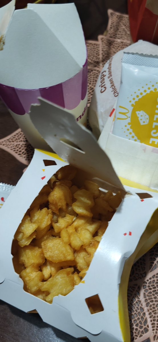 SangkateSh50626's tweet photo. Kain muna tayo. 
poptato, wala pa talaga taro, at tsaka choco lava puff Ninang @McDo_PH 🎶🎶🎶

SB19 FANMEET IN CALIFORNIA
@SB19Official #SB19
#SB19IWaSThereUSA_Day1 https://t.co/vuEq58F1eQ