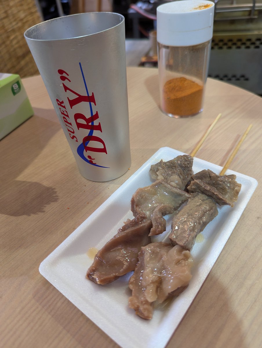 Bobuhiko24's tweet photo. 近江町市場前で呑み歩き。

呑んで
喰って
歩いて

カロリーを消費

喰って
呑んで
歩いて

カロリーを消費 https://t.co/xxiNFXX57J