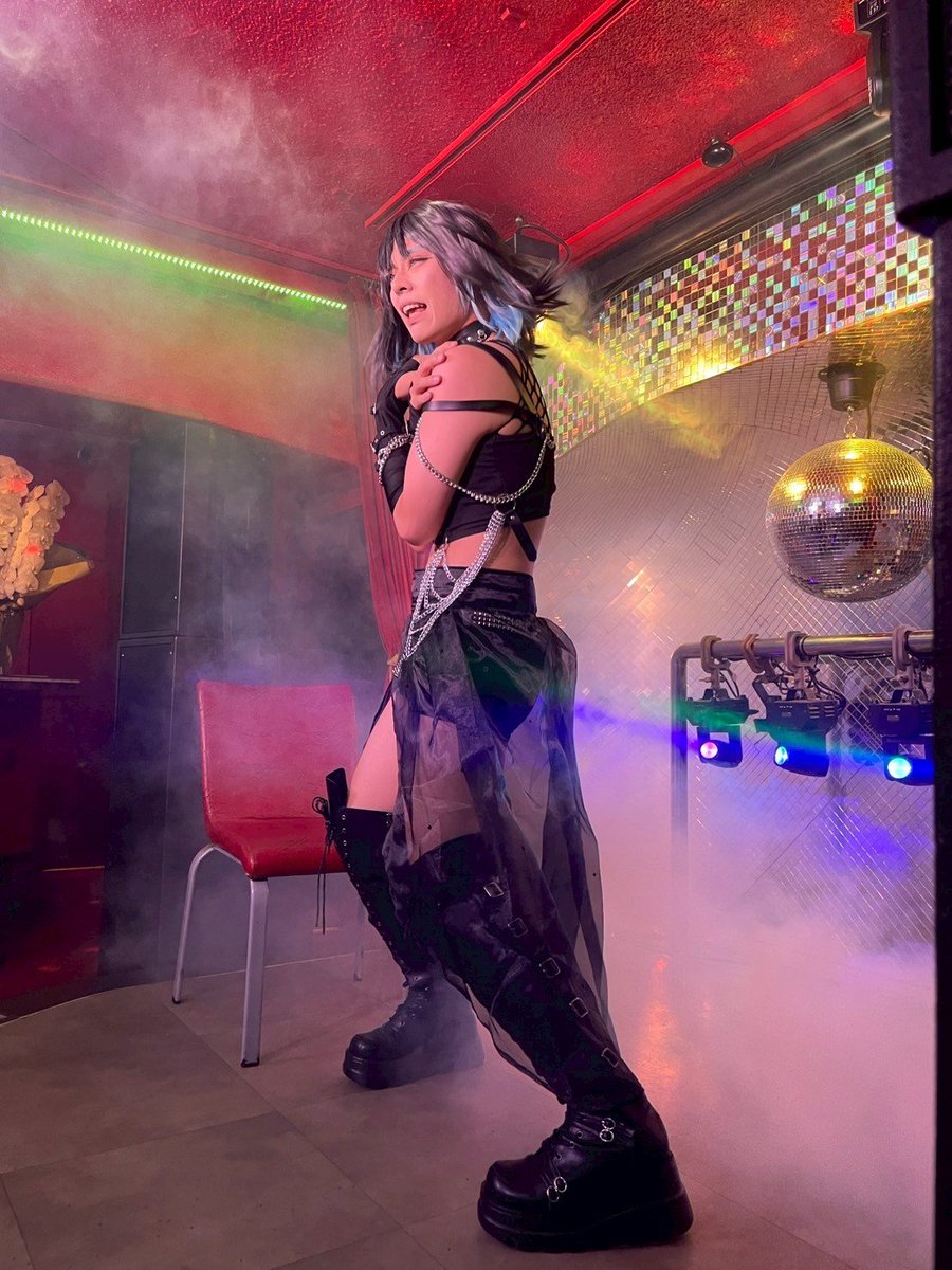ELECT_roid's tweet photo. @explosion_osaka ⚡ELECTろいど!!⚡
2026/8/28(Fri) 21:00～5:00
堂山EXPLOSION様
 @explosion_osaka

Cosplay discount👗について
【¥2,000/1D】※1番お得‼️✨

ボカロ・VTuber・歌い手さんのコスプレでご来場の方が対象✨
※入場時、誰をイメージしたコスプレか分かる画像をスタッフへご提示ください！
⬇イメージ https://t.co/bFlKmrSHbV