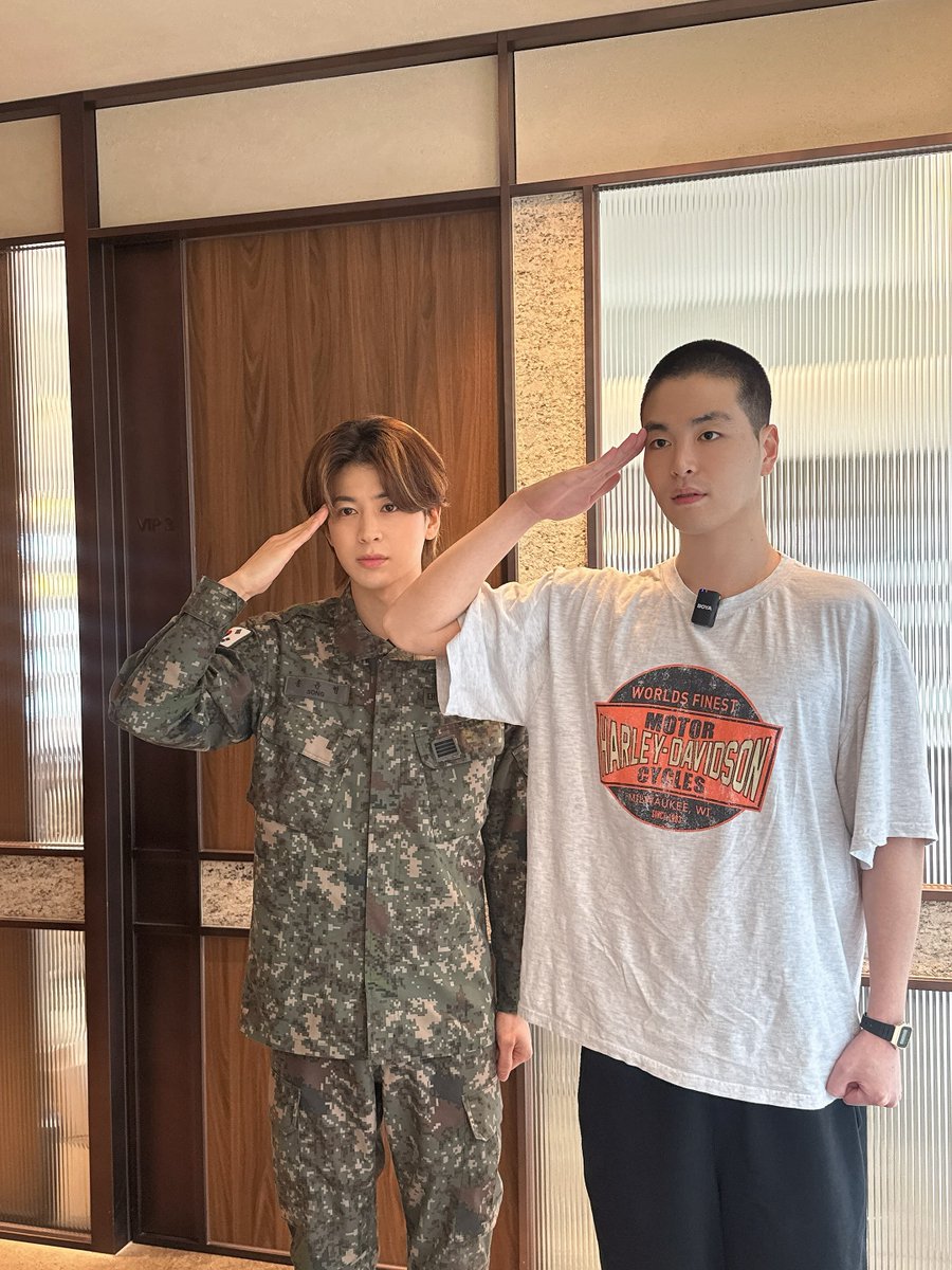 jiwonscherry's tweet photo. yunhyeong ig update with junhoe🥹🥹🥹

"Go and come back safely in good health." https://t.co/S4ieWUWDXU
