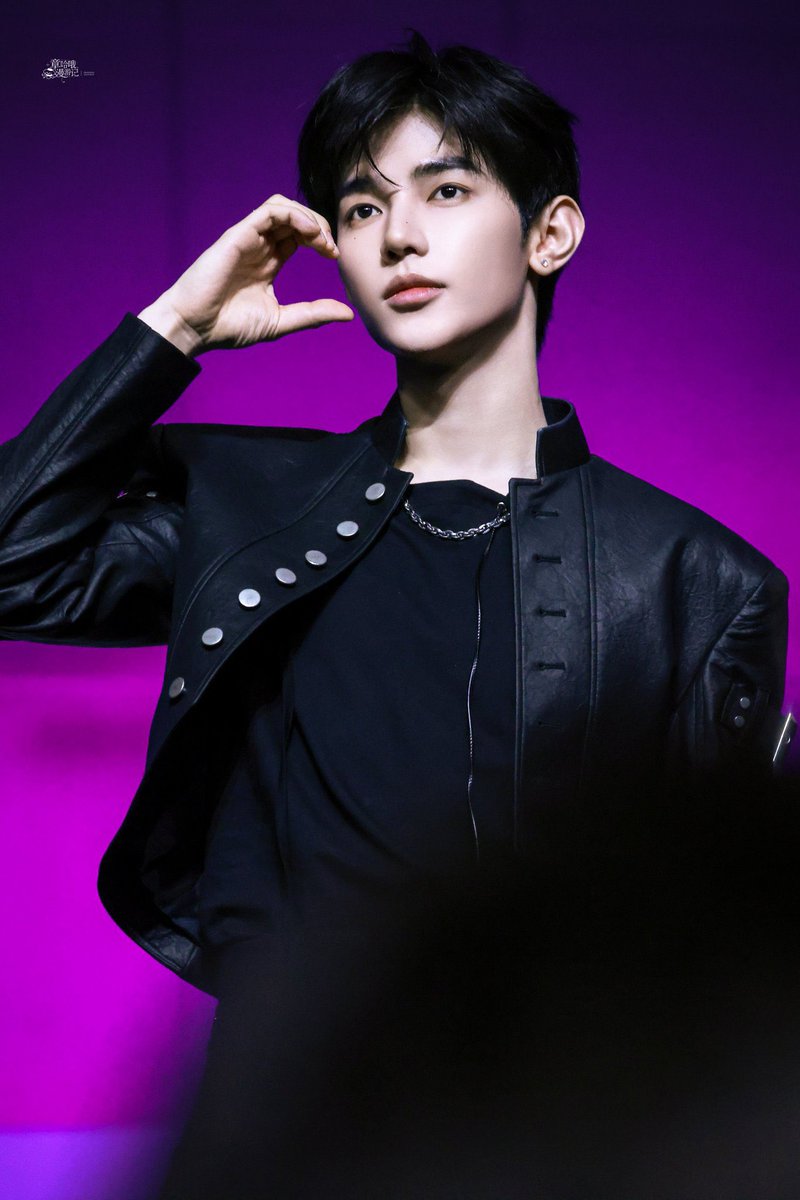 zhanghaosworld's tweet photo. [INSTIZ] 260809: Zhang Hao says he regrets eating ramen before sleeping

But it's a deception, this guy

- What's he on about, seriously
- Did the ramyeon have the effect of making him more handsome?
- Please reveal the ramyeon brand

#ZHANGHAO #장하오 https://t.co/TAH3Svg5ac