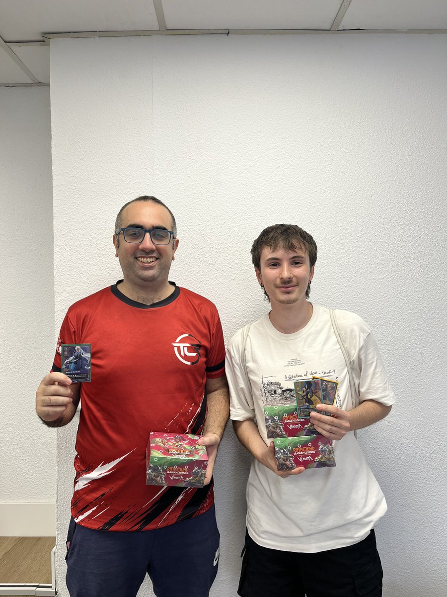 qhzhoux's tweet photo. Ayer fue nuestro torneo en @TCGTopDeck y aquí tenemos nuestros finalistas para el torneo de ayer! Final reñida, donde TCR SesgoSesguez quedó segundo con su Diana y ganó TCR Bardo con LeBlanc! Muchas gracias a todos los participantes 💙 https://t.co/xOkLZjEwCS