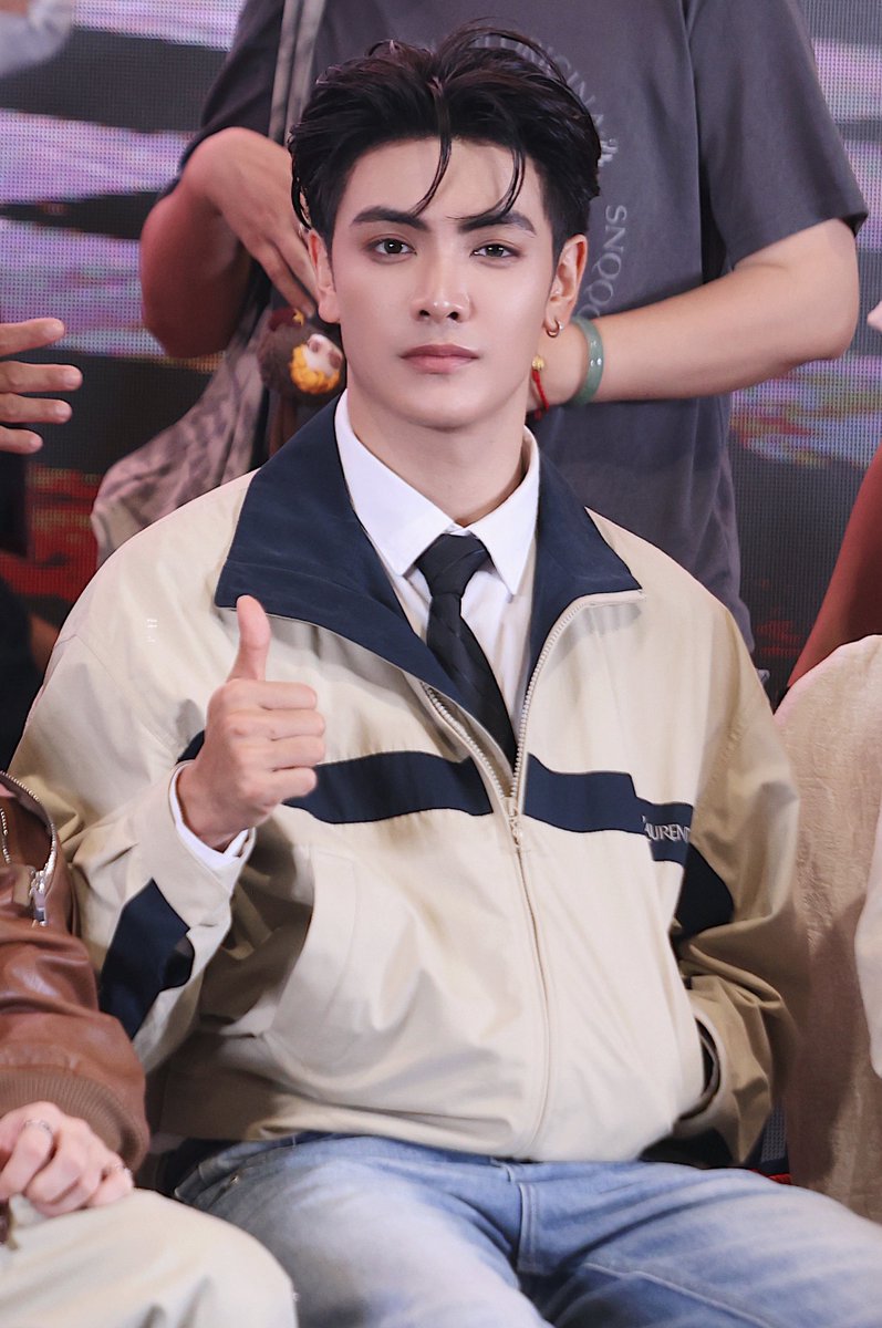 PikaJerN's tweet photo. 👍🏻🤨

เก่มมาก เก่มมาก 

JOONGDUNK FANFEST MACAU 

#GMMTVFanfestInMacau2026
#JoongArchen #จุงอาเชน @ChenRcj https://t.co/DdEhBurN0h