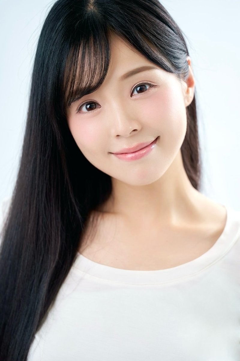 kawamuranatsuki's tweet photo. 2枚目も一緒に撮っていただいたのですが、SNSのアイコンどちら���写真が良いと思いますか🥹🙏
悩んじゃって悩んじゃって…🫨 https://t.co/9OyeVhalFY