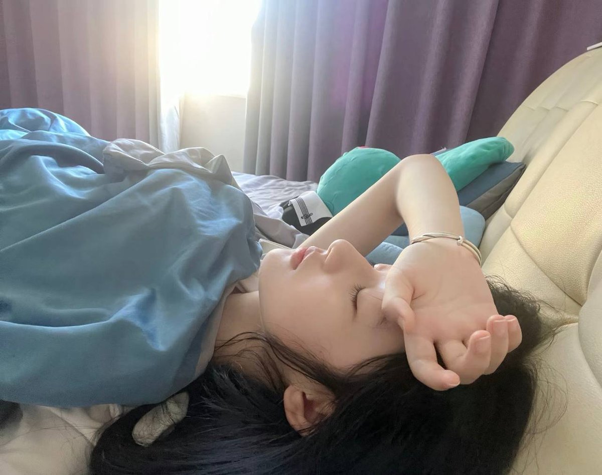 N3LEE_Lee's tweet photo. 女仆咖啡馆看上的小姐姐 花了好多钱才终于谈上恋爱。。 小宝贝儿是真长我心坎上了 昨晚上灌醉酒得手了翻云覆雨 到了白天才醒过来 #迷玩 https://t.co/JE0DrhWbB9
