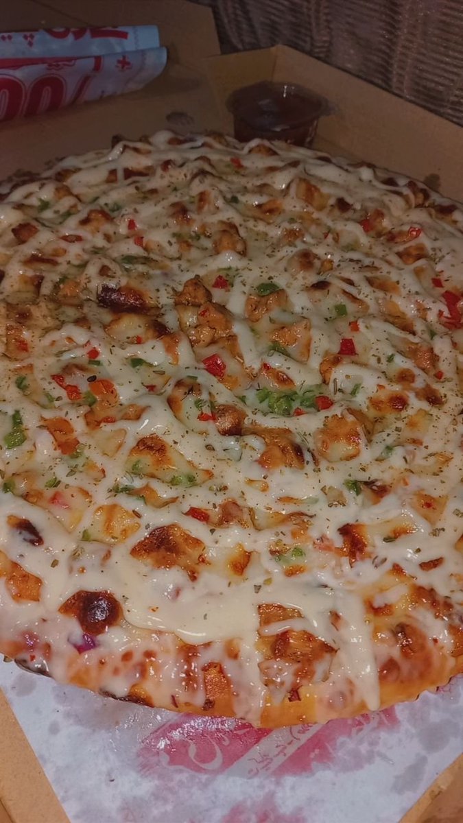 DailyFrameeybw's tweet photo. Cheesy, loaded &amp; absolutely irresistible! 🍕🧀🔥
Would you take a bite or eat the whole thing? 😍 https://t.co/l206wRc0NL