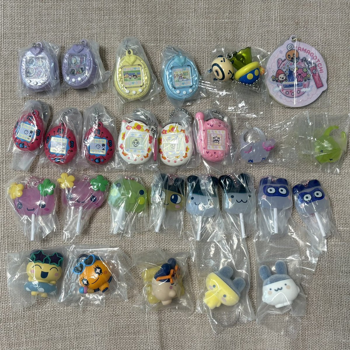 m__ive's tweet photo. ガチャガチャ 交換 買取 サンリオ たまごっち シュガバニ　クレヨンしんちゃん　ハンターハンター

【譲】画像1~3枚目

【求】画像4枚目

郵送での交換希望📮
お気軽にお声掛けお願いします🙇🏻‍♀️

#ガチャガチャ #ガチャ交換 #サンリオ https://t.co/YsIupT3XJL