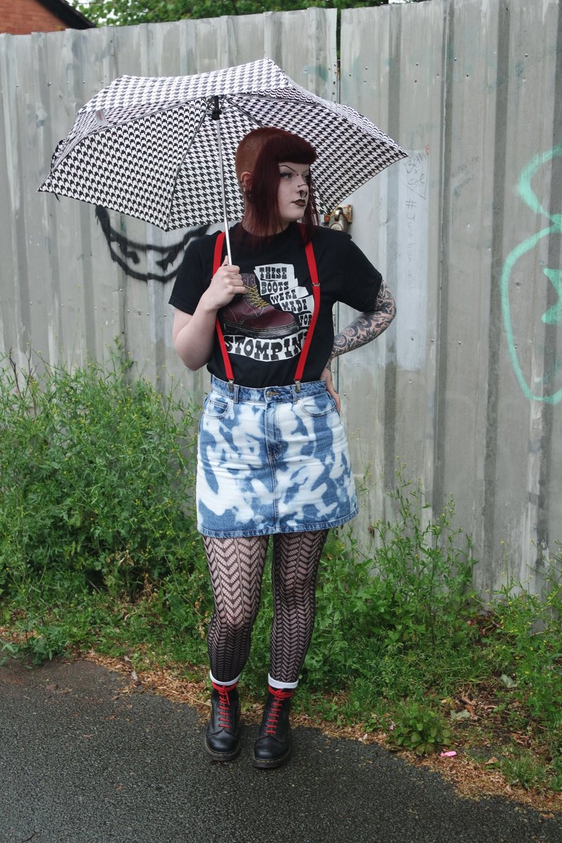 OxbloodClothing's tweet photo. These boots were made for stompin. And that's just what they'll do. ๐ธ @zcarrington7
#bootsandbraces #skinheadgirl #drmartens #punkgirl #bovverboots #skinheadstyle https://t.co/YspuHAU3f1