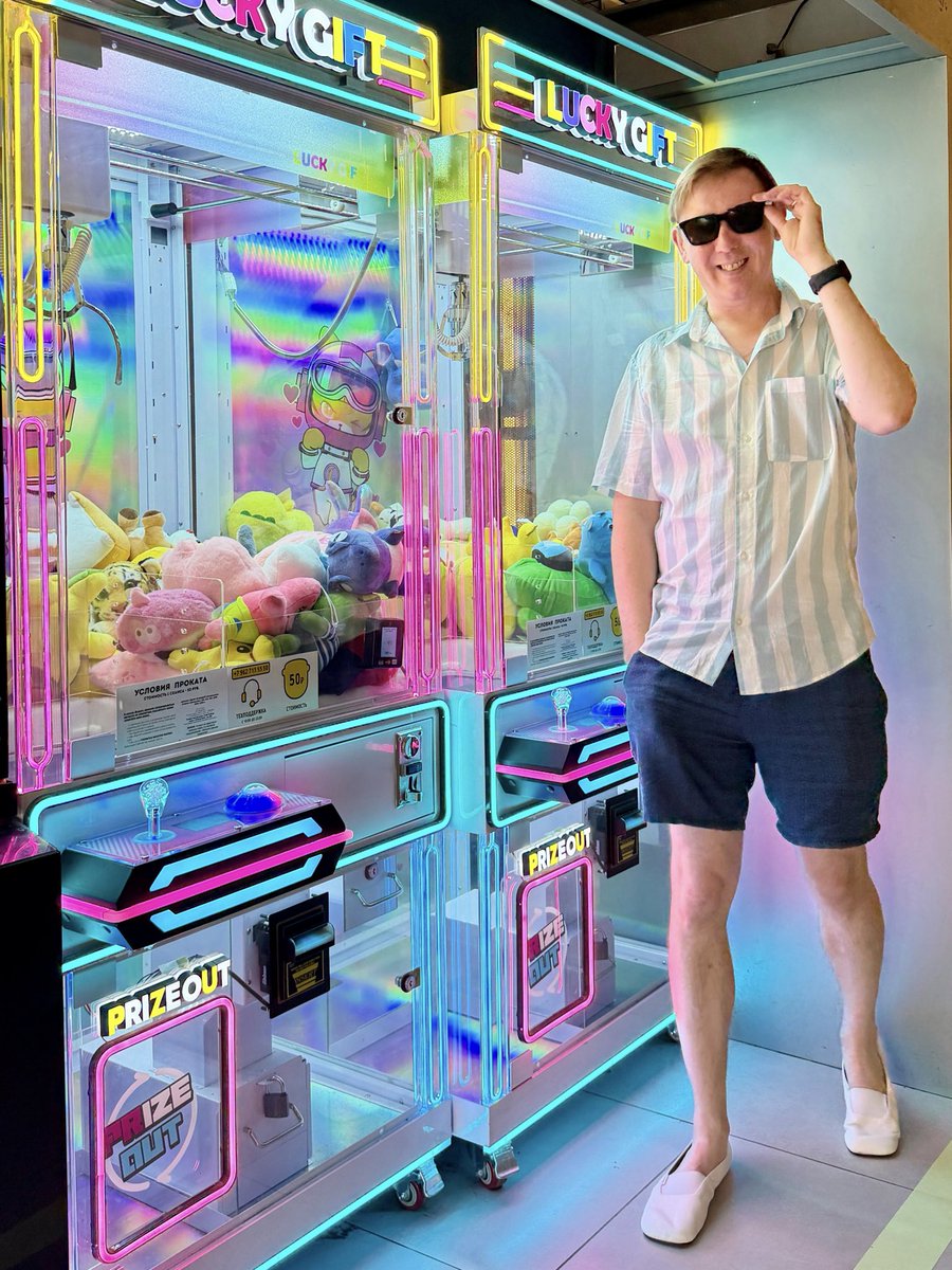 Maxim_A's tweet photo. Вообще я азартен.  Я играл в казино и знаю, что мне сложно остановиться. Наверное, поэтому я ввязываюсь в разные авантюрные дела с негарантируемым доходом. https://t.co/9h2lNV67Ug