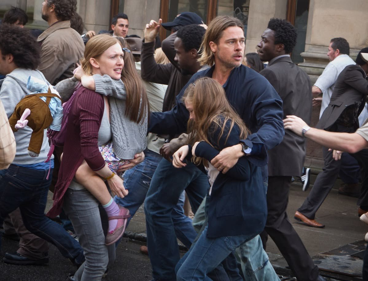 Dimson001789's tweet photo. WORLD WAR Z (2013) — MOVIE BREAKDOWN 🧟‍♂️🌍

Brad Pitt plays Gerry Lane, a former UN investigator who gets pulled back into action when a mysterious virus turns people into insanely fast, aggressive zombies. https://t.co/KfJEcDx7iL