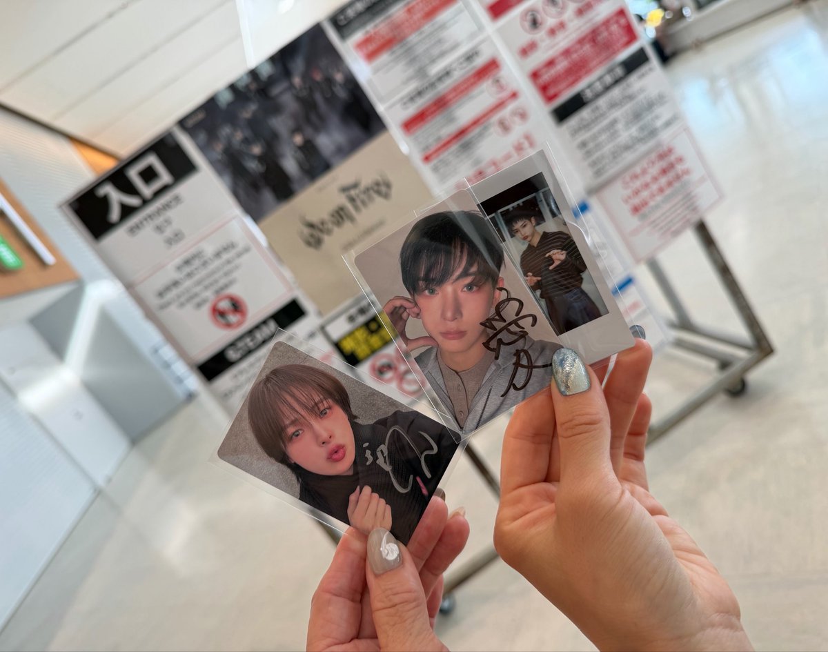 daichaaan420's tweet photo. ねぇ、まってーーー！！
サインが今日から変わってる🥹🥹

｢美｣があるならいつか｢琉｣と｢愛｣もあるでしょ??と密かに楽しみにしていたけど、予告無しに期待していた物が貰えるなんてー🥹😍🥹😍

しかも字が綺麗👏🏻

推しに自分の名前書いて貰った気分です😘 https://t.co/aLik3U4eP6