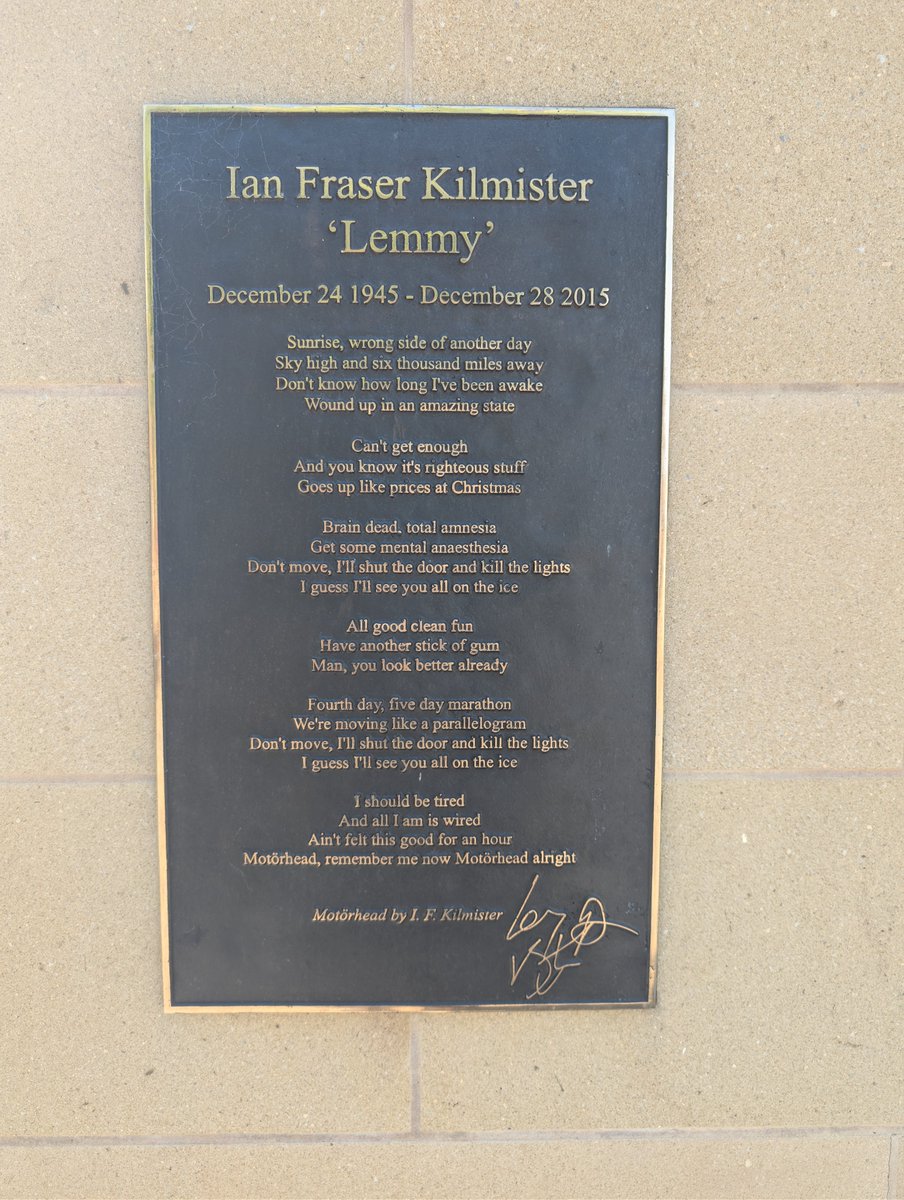 marx01482's tweet photo. Had to go pay my respects to the 🐐 while I was in Stoke, had tickets to see @myMotorhead a couple times but unfortunately it never happened and it'll forever devastate me that I never got the chance 🤘 https://t.co/2cMKITAIfZ