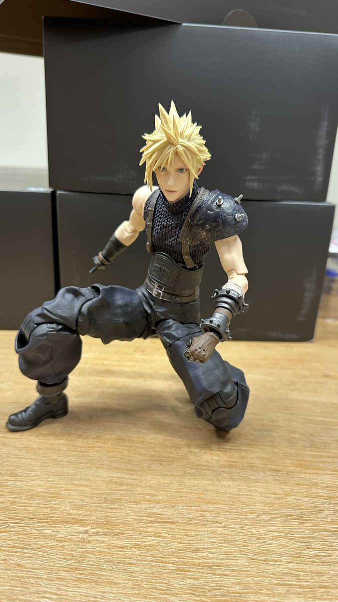 prov_01's tweet photo. Very late to the party but finally got #PlayArtsShin #CloudStrife. He’s ok i guess? I know some people say that his eyes are not too big in person but…. hmmmm… i think the eyes are still too big. Slightly smaller and it would have been much better

#FinalFantasy
#FF7Rebirth https://t.co/y5WZPE0Ldb