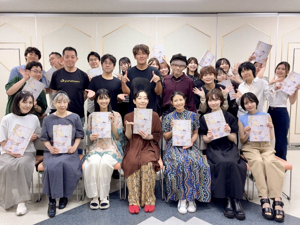 kikitagari15's tweet photo. キキタガリ
『家族百景』

稽古を重ね
どんどん膨らんでます

古いタンス
柱の傷
縁側の緑

皆様の心の原風景は
どんな風景
僕たちはこんな景色

御予約用URL
https://t.co/f8Recol3jX

劇場　座・高円寺2
日程　8月22(土)23(日)
22日(土)15時/19時
23日(日)13時/17時
※21日(金)19時アンダー公演 https://t.co/cmm7nog4qp