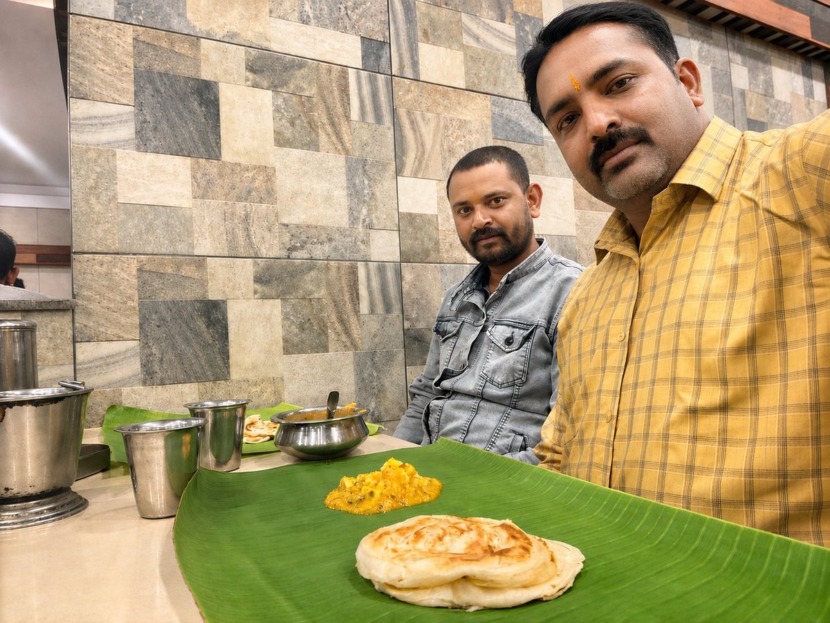 MrMishra's tweet photo. अभी तमिलनाडु में हूँ मेरे साथ @Sudhir_mish जी भी हैं, 

और यहां एक्सप्लोर करते हुए एक चीज़ ने ध्यान खींचा।

आज रविवार है और जगह-जगह चर्चों में भारी भीड़ दिखाई दी। पूछताछ में जो बातें सामने आईं, वो चौंकाने वाली हैं,

बताया गया कि पूरे तमिलनाडु में करीब 45–50 लाख आबादी ईसाई बन चुकी है।

आंध्र प्रदेश और तेलंगाना में भी लगभग ऐसा ही हाल बताया जा रहा है। नॉर्थ-ईस्ट के राज्यों को तो छोड़ ही दीजिए…

और पंजाब में स्थिति और भी भयानक बताई जा रही है।

एक छोटे से राज्य मणिपुर में ही ईसाई मिशनरियों के FCRA लाइसेंस प्राप्त 113 NGO होने की बात सामने आई।

अब समझिए…
कांग्रेस धर्मांतरण और मिशनरियों से जुड़े मुद्दों पर इतना बिलबिला क्यों रही है?

लेकिन असली सवाल ये है - 
हमारे पोंगा लोगों को इसकी चिंता आखिर कब होगी?

जब तक सब कुछ आंखों के सामने बदल नहीं जाता, तब तक शायद हम बस तमाशा ही देखते रहेंगे। पूरा नार्थ ईस्ट आज इन मिशनरियों के गिरफ्त में है।

FCRA का विरोध करके, कांग्रेस देश को मिशनरियों के हाथों बेचना चाहती है। यह बात पूरे देश को पता चलना चाहिए...

शेयर कीजिए 🙏

साउथ इंडियन भोजन बहुत स्वादिष्ट होता है। जब भी कभी तमिलनाडु आएं तो शाकाहारी होटल में बैठकर केले के पत्ते पर यहाँ के व्यंजनों का आनन्द अवश्य लें।

हर हर महादेव 🚩