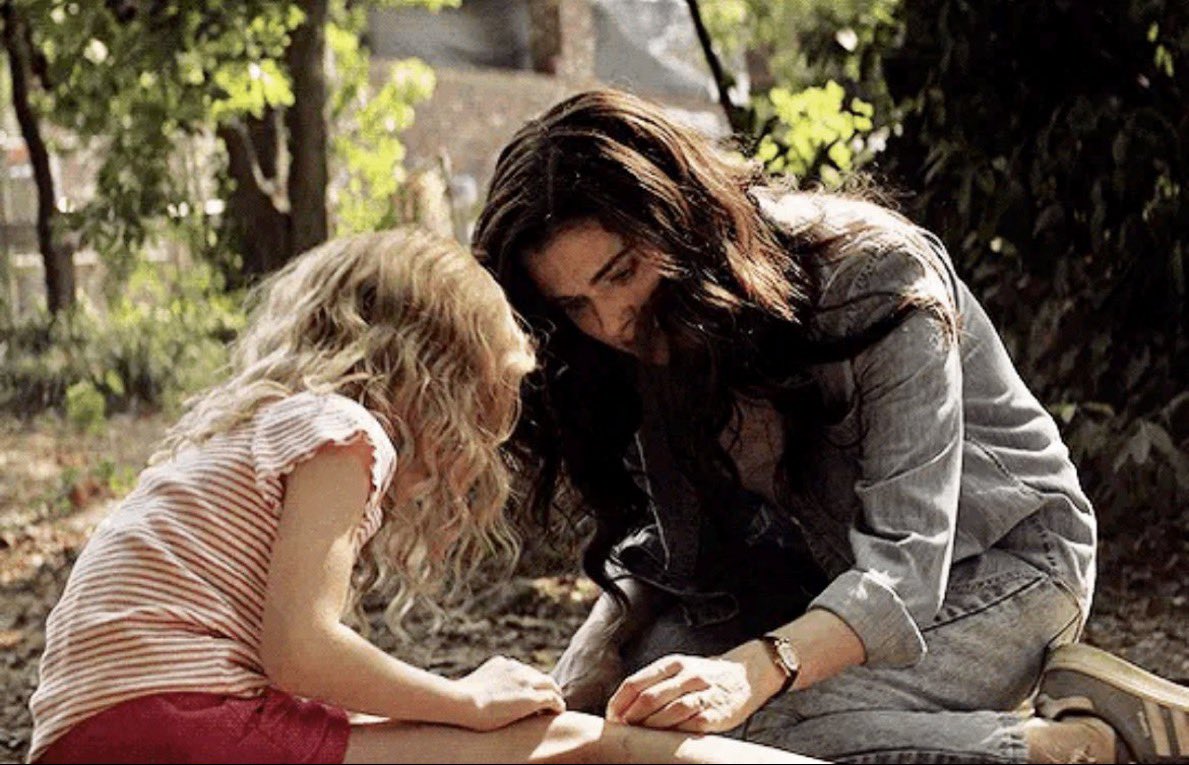 ppaai123's tweet photo. 옐레나 아기 때 다치면 멜리나 엄마가 무릎에 뽀뽀해줬고 성인 위도우 돼도 다치면 나타샤 언니가 상처 호호 해줌. 후자가 진짜 황당.. https://t.co/7WYoroCw4K