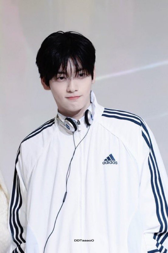 chocosongitxt's tweet photo. 아디다스 수빈은 전설이야 정말로 https://t.co/3O9XsGXT9v