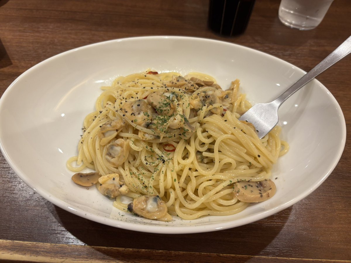 nak6mm's tweet photo. 経験上ボンゴレなら太らない私。間食。 https://t.co/BpUscMAMAW