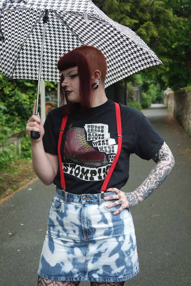 OxbloodClothing's tweet photo. These boots were made for stompin. And that's just what they'll do. ๐ธ @zcarrington7
#bootsandbraces #skinheadgirl #drmartens #punkgirl #bovverboots #skinheadstyle https://t.co/YspuHAU3f1