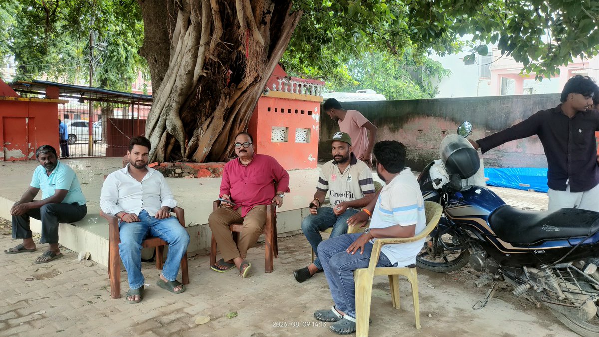 SurajBallia's tweet photo. मा० परिवहन मंत्री श्री Dayashankar Singh  जी के निर्देश पर आज वरिष्ठ भाजपा नेता श्री Mahaveer Pathak  जी के साथ बलिया जिला चिकित्सालय में निर्माणाधीन CCU (Critical Care Unit) का स्थलीय निरीक्षण कर निर्माण कार्य की प्रगति का जायजा लिया। https://t.co/EEMXjtAtF7