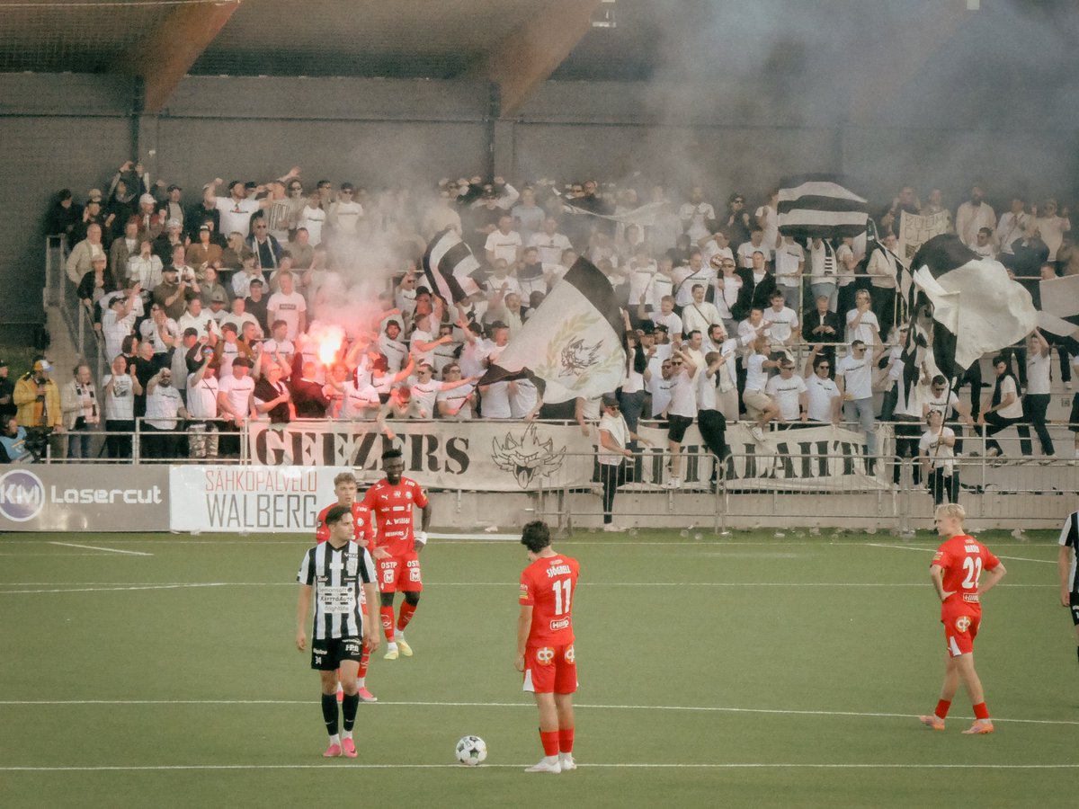 mikael_valtteri's tweet photo. 📅 8.8.2026
⚽️ FF Jaro-VPS, 1-3
🏆 Veikkausliiga 
🏟 Project Liv Arena 

Ehdottomasti tämän hetken paras stadion Suomessa. Katsomossa myös erittäin hyvä meininki molemmissa päissä, kelpasi olla. #groundhopping #suomifutis https://t.co/UCpuPqhJZs