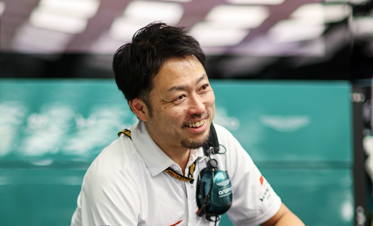 RubCanales's tweet photo. ‼️ Los PROBLEMAS DE VIBRACIONES LASTRARON AÚN MÁS a Aston Martin Honda en los primeros meses.

Shintaro Orihara: "En enero nos dimos cuenta de que nuestro rendimiento y fiabilidad NO SERÍAN COMPETITIVOS. Cuando empezamos a rodar en Barcelona, nos dimos cuenta de que NUESTRO RENDIMIENTO ERA CLARAMENTE INFERIOR al de los demás fabricantes. Además, encontramos algunos problemas con la batería".

"Estos problemas con la batería complicaron el proceso de desarrollo. NOS COSTARON UN TIEMPO VALIOSO en pista durante las pruebas de invierno, algo especialmente perjudicial dada la necesidad de Aston Martin y Honda de recopilar datos para recuperarse de la pérdida".

"Así que nos dimos cuenta de que no estábamos en una buena posición, quizás a principios de este año. A finales del año pasado ya vimos que no éramos competitivos, pero no esperábamos que fuera tan malo".

(@marcamotor) #F1 🟢🇯🇵