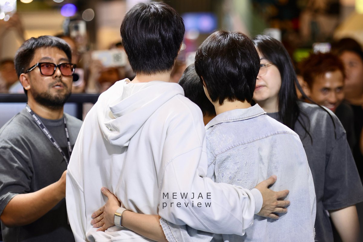 MEWJAExZEEPRUK's tweet photo. ขอคนเข้าใจ 🥹😭

#SUPERSUNxSIAMCENTER 
#SUPERSUNPOPUP 
#SUPERSUNPOPUPINBKK

@zee_pruk #ZeePruk 
@CwrNew #NuNew 
@ssupersun #SUPERSUN https://t.co/F8qvbmWRle