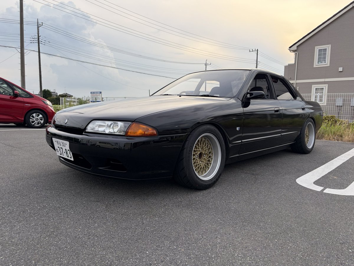 cYQ3X8EZfI5D0UB's tweet photo. #あっるーめなむうぃーおー
 私のスカイラインにも深リムの時代がやって来ました。
しかもｷｭｰｼﾞｪw

ボロッボロのホイ…うぃーおーを友達がレストアしてくれました！
F8J±0
R9J +14
色もイケてるしシバタイヤもカッコいいし
大切にします！ https://t.co/W3Dnb4Bknk