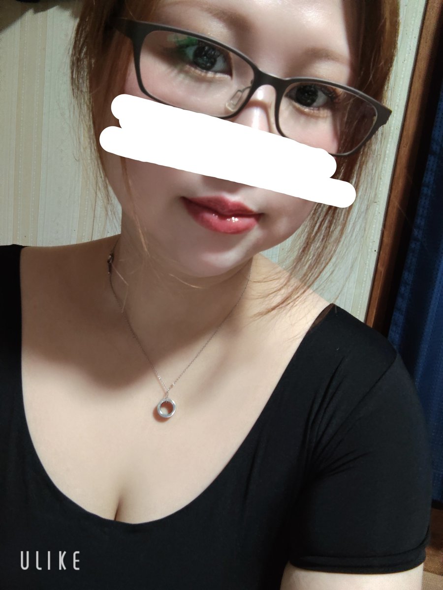baribonban's tweet photo. またプチバズったの嬉しいけど
何が良かったんやろー？🤔
金ピカをウェティで拭き拭きして
リップオイル重ねた🫦
仕事後にもつ料理屋行ったら
さすがに��に勝てずほぼ取れた🤣 https://t.co/Pf8JjJH2WJ