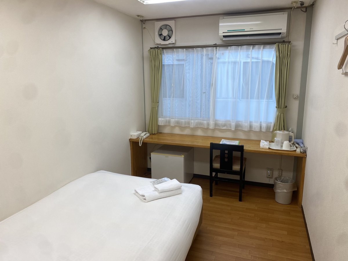 umanosuke12's tweet photo. 本日のお宿
宮城県石巻市の元復興事業の工事従事者用宿舎を改装し内装はビジホ風味で素泊まり¥3600、お盆期間なのに激安！
こういうのでいいんだよってのが詰まっています
ちなみにコンビニも隣接 https://t.co/Xve1R6HWPe
