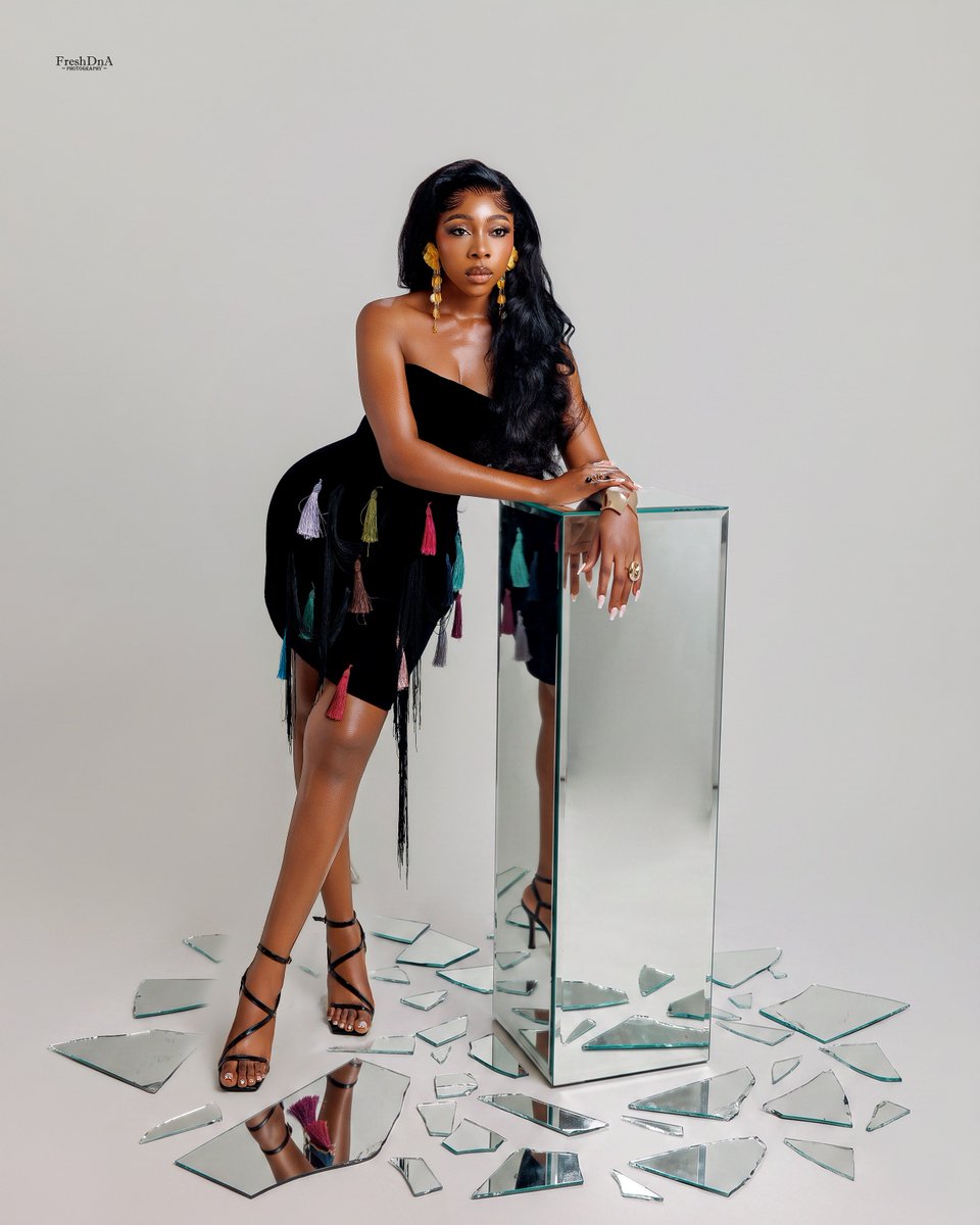 Kingshortyma's tweet photo. I think when God said, I am sending to the world for a mission, I guess my mission was to make clothes...
See this beautiful piece? It's a new August piece..
Muse; Hornnel
#maretaluxe #bbnaija #fashion https://t.co/B6OrMCSw3L