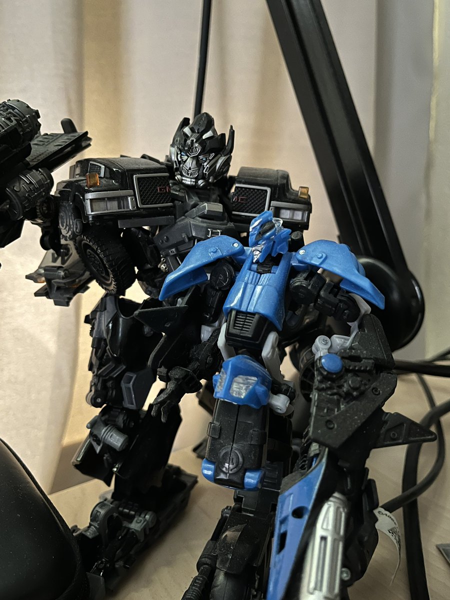 ShadowSiloe's tweet photo. Updated my ChromeHides 🩵♥️ I can never have enough of these two 

#Transformers #Ironhide #Chromia #ChromeHide https://t.co/jqVcMZjj2Q