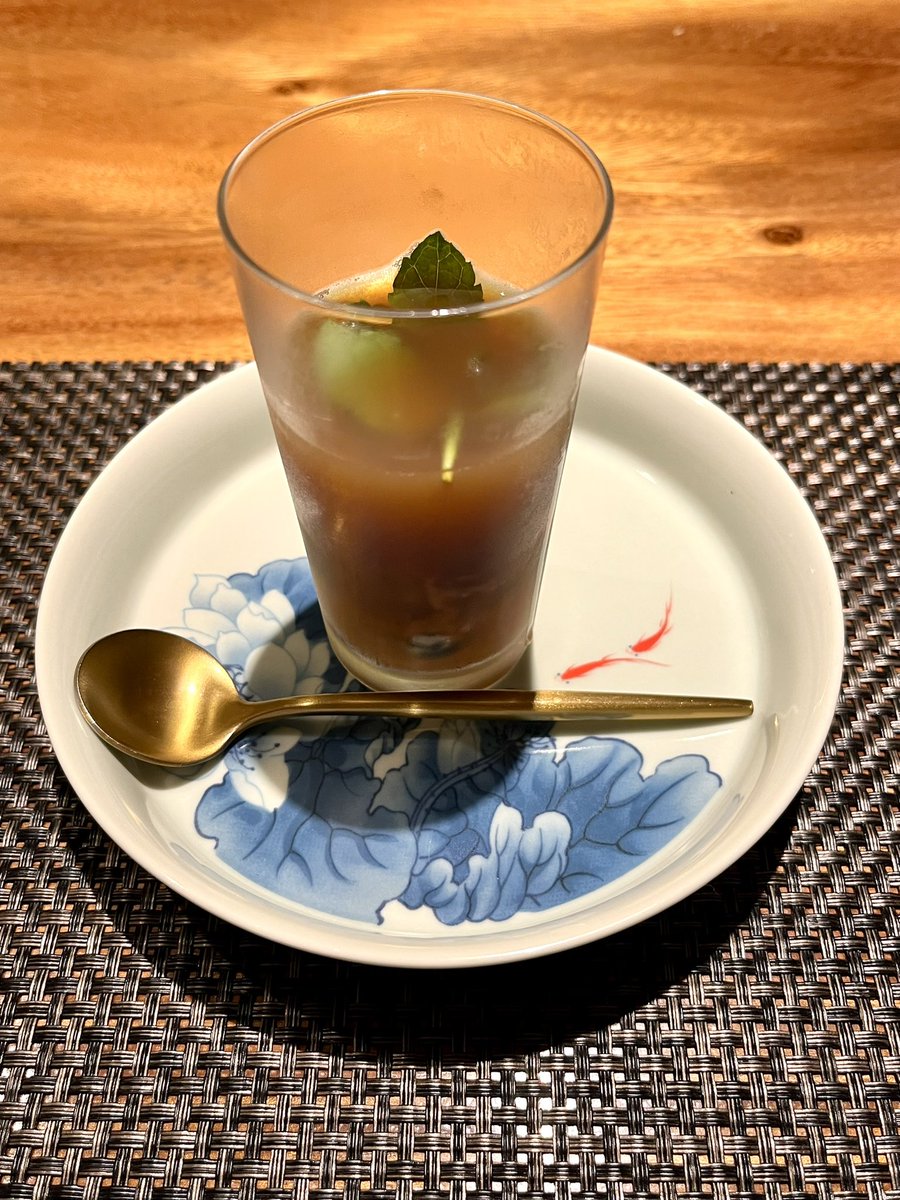 1989_0305's tweet photo. 本日ディナー

大澤さんの空心伽藍堂で

ようやくちゃんとした料理がいただける

先ずは暑い夏の予防対策も兼ねて酸梅湯からスタート

マスカット、ブルーベリーなどのフルーツや枸杞の実入りなのも嬉しい https://t.co/LEjdxUs7vm