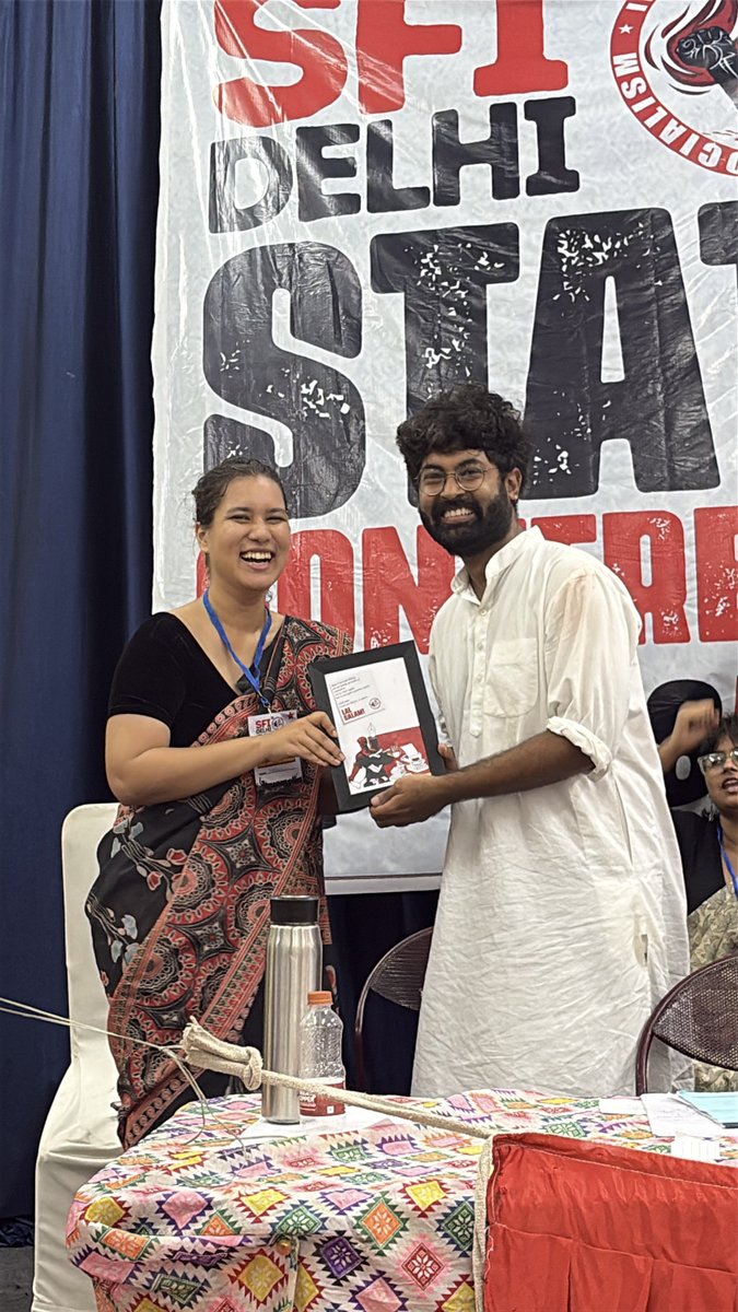 Kislay57862939's tweet photo. In the frame is the new President of @SfiDelhi 

From last 1 year she is expelled, suspended and debarred from her own Education from the Ambedkar University Delhi.
The Sangh nexus of University &amp; State should know that she along with others are not scared!

Inquilab Zindabad ✊ https://t.co/MGHIIMIuWB