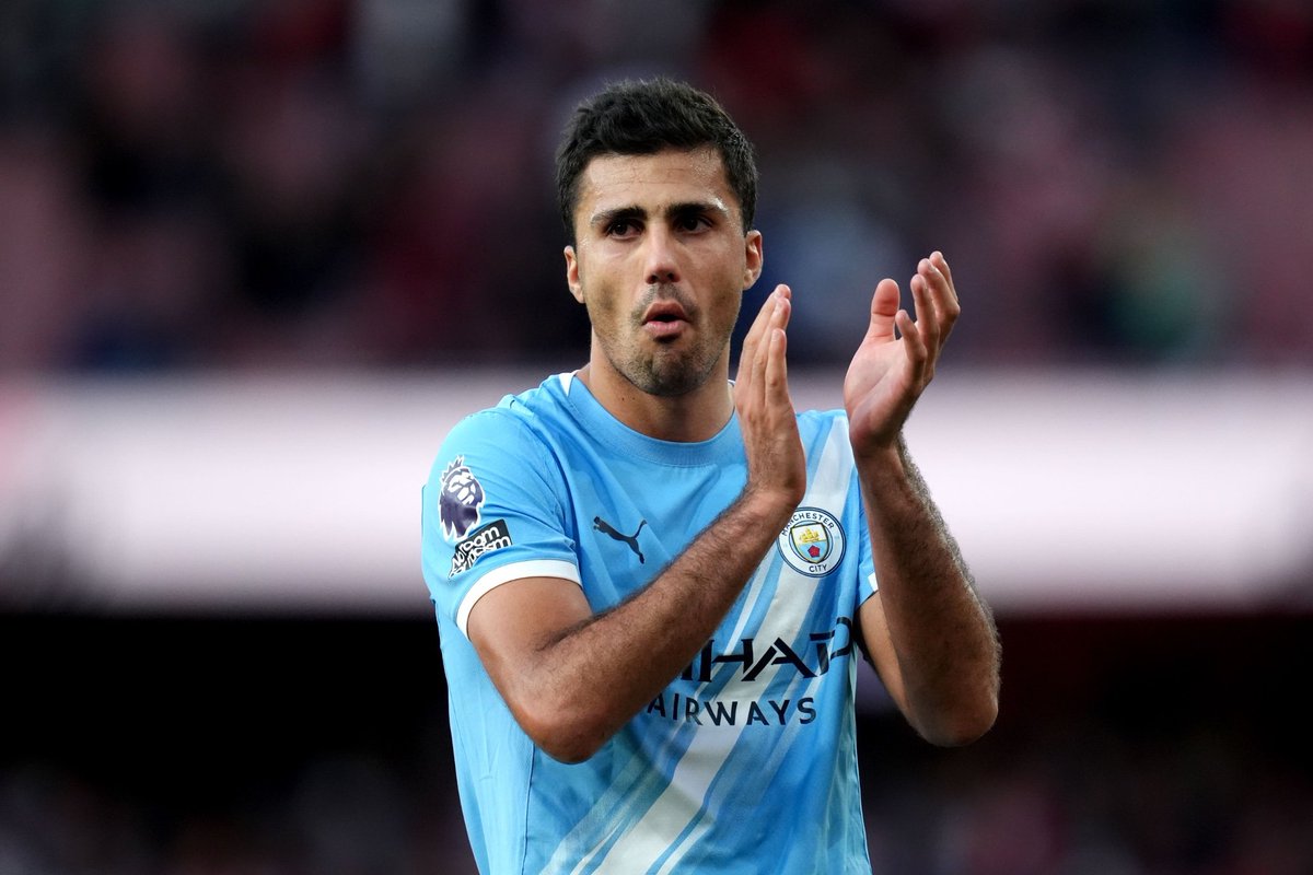 carpetasFCB's tweet photo. 📁 @FabrizioRomano

‼️El Barça tiene preparada una nueva oferta por Rodri, después de que el City rechazara su propuesta inicial de 50 M€ 

👉 Las negociaciones continúan y el Barça tiene gran confianza después de que Rodri haya comunicado que SOLO QUIERE fichar por el Barça. https://t.co/ToQbyYlLdL