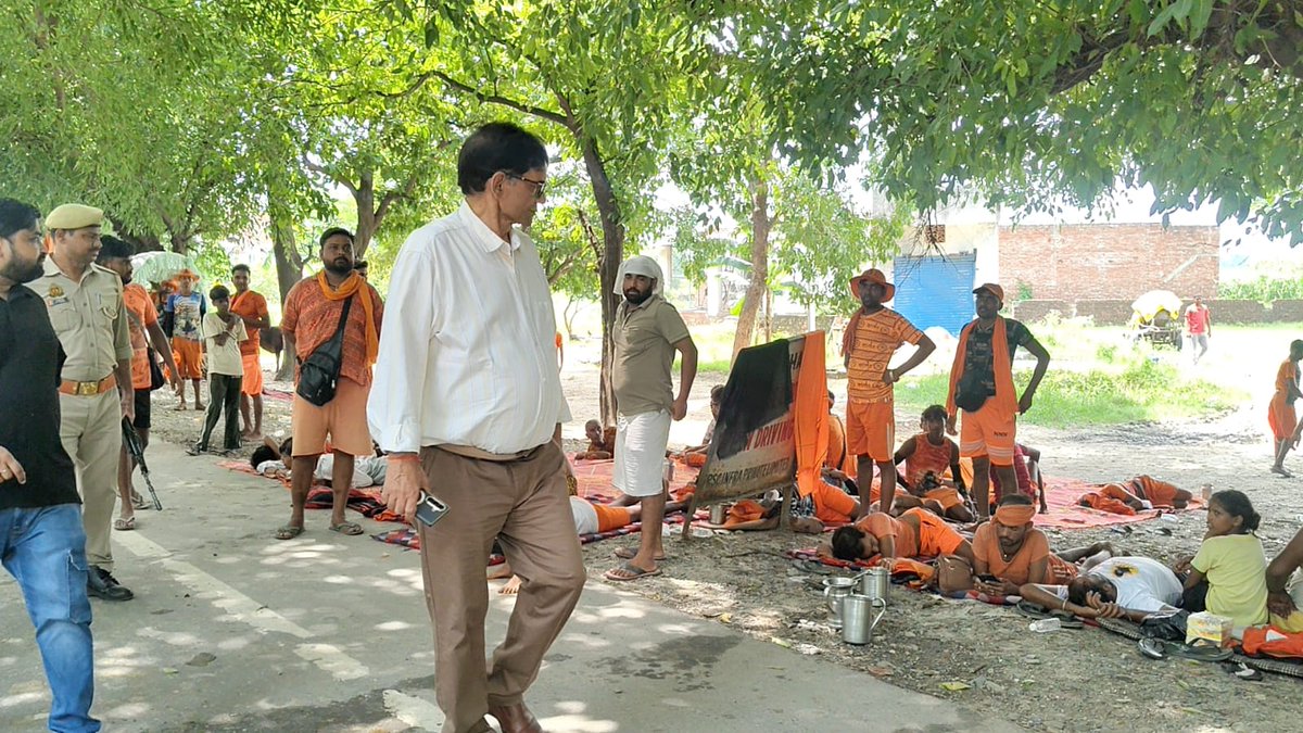 Dmpilibhit's tweet photo. सावन माह में हर रविवार को खमरिया पुल मंदिर के पास कावड़ियों के लिए चलाए जा रहे भण्डारे में जा कर व्यवस्था का जायजा लिया।@UPGovt @ChiefSecyUP @CommissionerBa1 @InfoDeptUP @CMOfficeUP https://t.co/vmHMn87Rzb