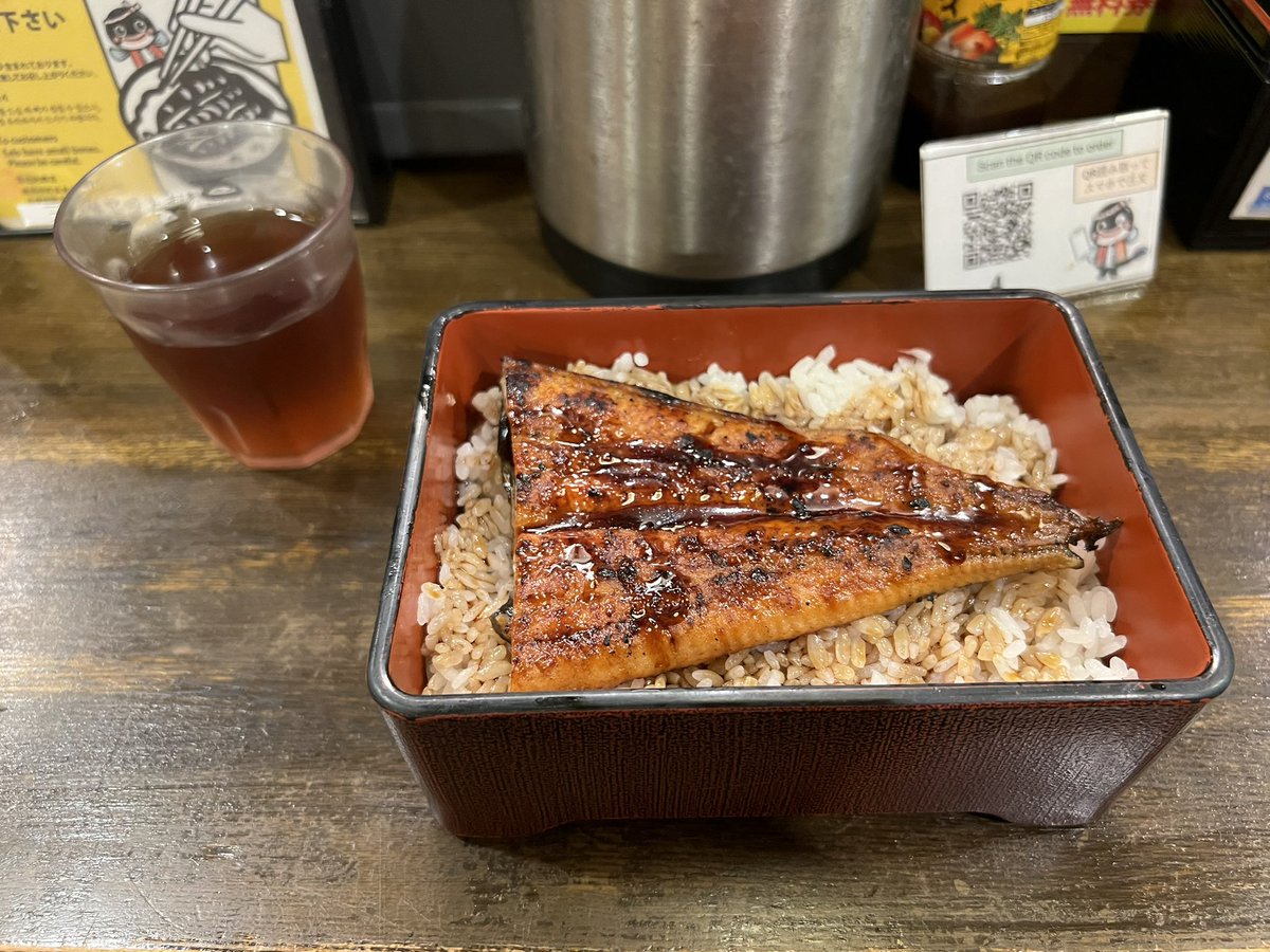 GAZZYw's tweet photo. 小ナポで〆てうなぎ食った
＼(^o^)／

酒安いけど飲むのはなぁ https://t.co/iAFMtXto49